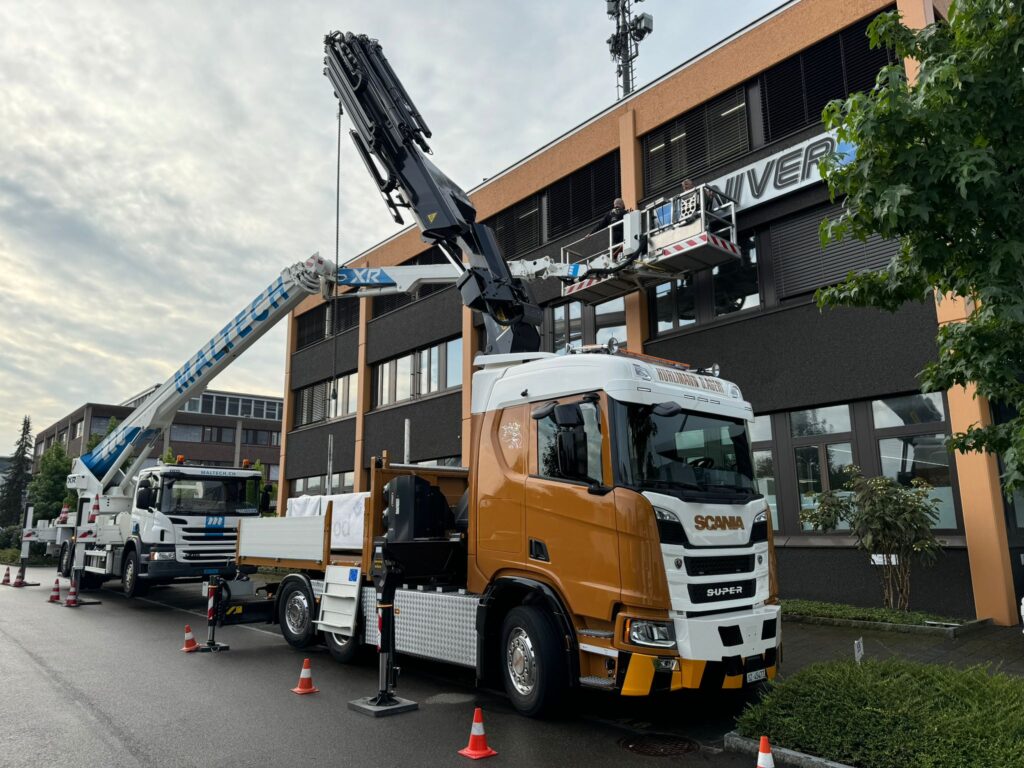 Kranarbeit mit Spezialfahrzeug und Jib