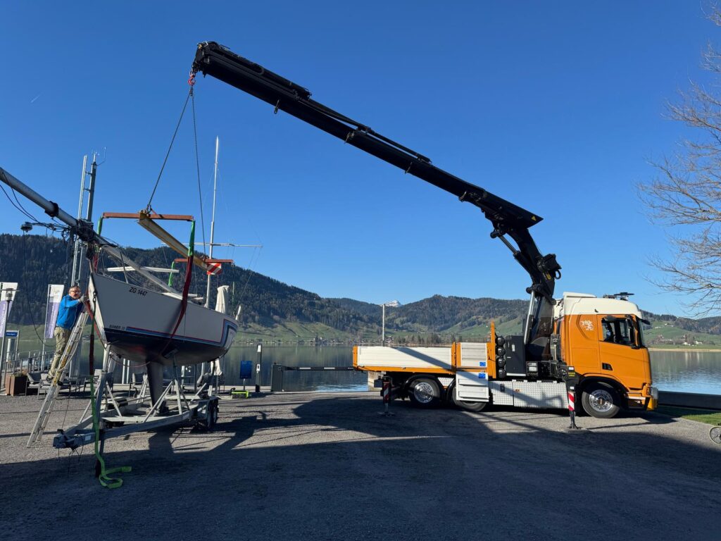 Einwässern von Segelschiff